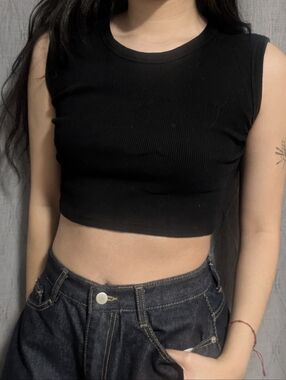 Women's Black Ribbed Crewneck Crop Tank